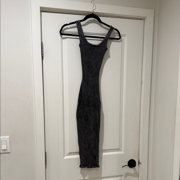 Black Sleeveless Dress - Picture 1 of 4